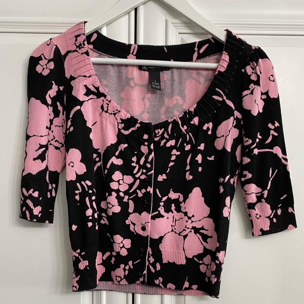 INC Size Small Short Sleeve Cardigan Scoop Neck Pink Black Buttons Cropped